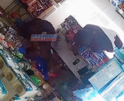 މާލެ ފިހާރައެއްގައި ބިރު ދައްކައި، ފައިސާއާއި ސިނގިރޭޓު ފޭރިއްޖެ