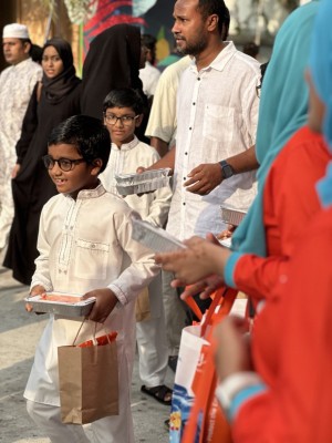 ދިރާގުގެ އީދު ސަޔާއި ހަދިޔާ ދިނުން؛ ގިނަ ބަޔަކު ބައިވެރިވި