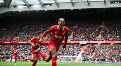 ލިވަޕޫލުން ވެސްޓް ހޭމް ބަލިކޮށް ލީގު ކާމިޔާބު ކުރުމާ ގާތަށް ޖެހިލައިފި