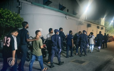 މުޑުދާރު ކެފޭއެއް ބަލައި ފާސްކޮށް، 11 ބިދޭސީން ބެލުމުގެ ދަށަށް ގެންގޮސްފި