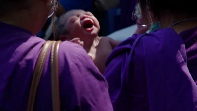 ބިންހެލުމާ ގުޅިގެން ހޮސްޕިޓަލުން ނުކުންނަން ޖެހުނު އަންހެނަކު މަގުމަތީގައި ވިހައިފި