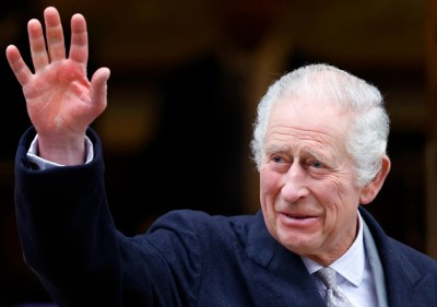 ކެންސަރުގެ ފަރުވާއަކަށް ރަސްގެފާނު ޗާލްސް އެޑްމިޓްކޮށްފި