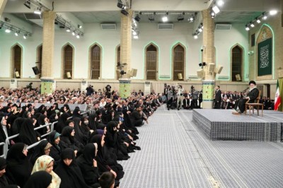 ޓްރަމްޕްގެ ވާހަކައިގެ ފެންވަރު ދަށް، ޖަވާބެއް ދޭކަށް ނުޖެހޭ: ޚާމަނާއީ