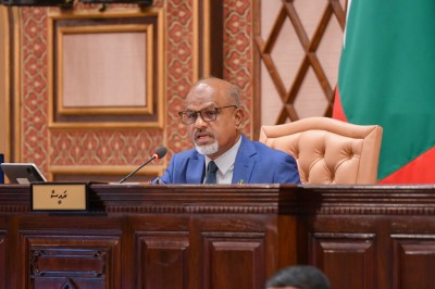 ވަޒީރުން ހާޒިރުކުރުން ލަސްވަނީ މެންބަރުންނާއި ވަޒީރުން ރާއްޖޭގައި ނުތިބޭތީ: ނާޒިމް