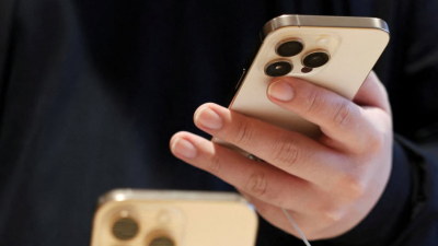 އައިފޯނުތަކުގެ އަގު ބޮޑުކުރަން އެޕަލްއިން ވިސްނަނީ