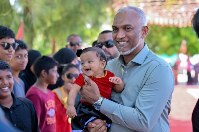 އަޒުމު ކަނޑައަޅަންވީ ނޭދެވޭ ކަންކަމާ ދުރުހެލިކޮށް، އަޚުލާގުން ޒީނަތްތެރިވެފައިވާ ބަޔަކަށް ކުޑަކުދިން ހަދަން: ރައީސް