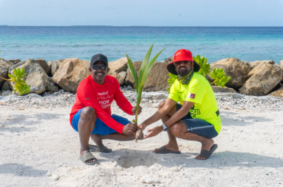 އުރީދޫން ބ. ފުޅަދޫގައި ގަސް އިންދުމުގެ ހަރަކާތެއް ކުރިއަށްގެންގޮސްފި