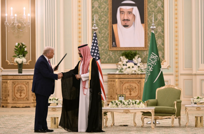 ސައުދީން އެމެރިކާގެ 142 ބިލިއަން ޑޮލަރުގެ ހަތިޔާރު ގަންނަން އެއްބަސްވެއްޖެ