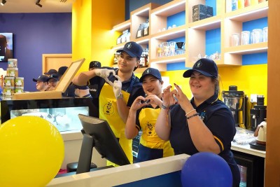 މި ކެފޭގެ މުވައްޒަފުންނަކީ ޑައުންސިންޑްރޮމް ހުންނަ މީހުން