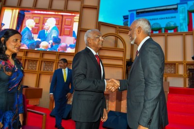 ދެކޮޅު ނުޖެހޭ ދިފާއު: ކުރިން އިންމީހާއާއި ކުރީ ސަރުކާރު!