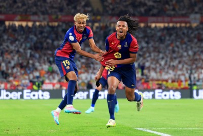 ބާސެލޯނާއިން ''ކޮޕަ ޑެލް ރޭ'' ގެ ތަށި އުފުލާލައިފި