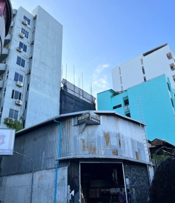 ފުލުހުންގެ ވާހަކަ ދޮގުކޮށް، ފެންޓޯނިއާގޭ ވެރިފަރާތުން ބުނީ ނޫސްވެރިން އެ ގެއަށް ވަނުމަށް ހުރަސް ނާޅާ ކަމަށް