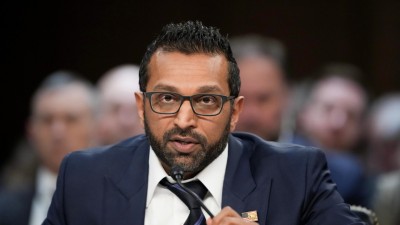 އެފްބީއައިގެ ޑިރެކްޓަރު އޮފީހަށް ވުރެ ގިނަ ވަގުތު ނައިޓް ކްލަބްތަކުގައި