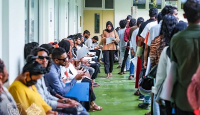 ފޫހި ވަޒީފާއެއްގައި ހަތަރުދަން؛ އުފަލެއް ނެތް ދިރިއުޅުމެއް