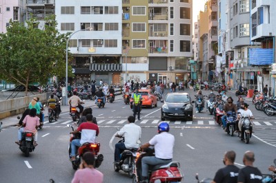 ވައްކަމުގެ ތުހުމަތުގައި ހައްޔަރުކުރުމުން ބުނީ އުޅުނީ މީހަކު ހޯދަން ކަމަށް