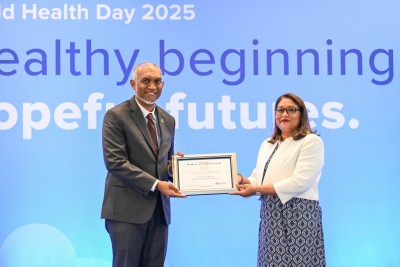 ދުންފަތާ ދެކޮޅަށް ކުރާ މަސައްކަތަށް ޑަބްލިއުއެޗްއޯއިން ރައީސަށް އެވޯޑެއް