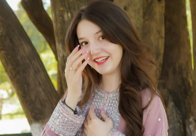 ޕާކިސްތާނުގެ 17 އަހަރުގެ ޓިކްޓޮކް ތަރިއެއް ގަޔަށް ބަޑިޖަހައި މަރާލައިފި