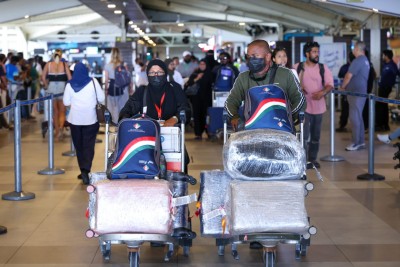 ދިވެހި ޙައްޖުވެރިން އެނބުރި އަންނަން ފަށައިފި