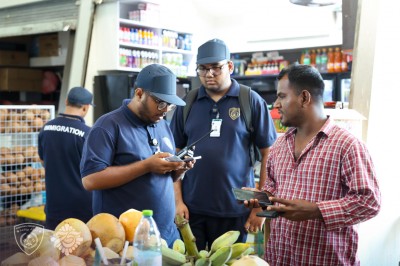 ހުޅުމާލެ ރަށު މަރުކޭޓުގައި ނުގަވައިދުން ވިޔަފާރިކުރާ 15 ބިދޭސީން ހިފަހައްޓައިފި