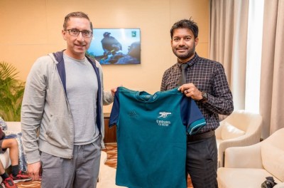 ގައުމީ ޓީމަށް ސެޝަން ނަގައިދޭން އާސެނަލްގެ ޑޮކްޓަރު ރާއްޖެއަށް