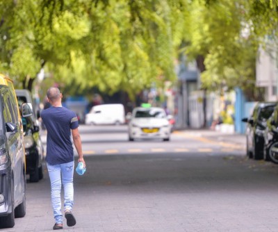 ހުއްދަނޫން ގޮތުގައި މީހަކު ހިފެހެއްޓުމުގެ ތުހުމަތުގައި ޝަރީއަތް ނިމެންދެން ބަންދުކޮށްފި