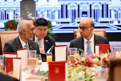 ސިންގަޕޫރު ދަތުރުފުޅަށްފަހު ރައީސްގެ ދެކަނބަލުން އެނބުރި ވަޑައިގެންފި