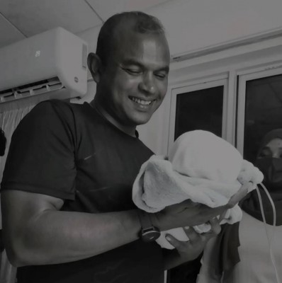 ކޮޅުވެއްޓި ބަންޑުންޖެހި، ކަނޑަށް ގަދަ ހާމިދު ނިޔާވީ ފުރަތަމަ ކާފަ ކީ ދަރިފުޅު އުފަންވިތަނާ!