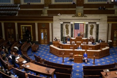 އޮނަތިރީސް ގަޑިއިރުގެ ބަހުސަށް ފަހު، ޓްރަމްޕްގެ "ބިގް ބިޔުޓިފުލް ބިލް" ކޮންގްރެސްއިން ފާސްކޮށްފި