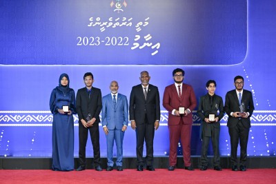 ފާއިތުވި ދެ އަހަރުގެ ނަތީޖާއިން މަތީ އަރުތަވެރީންގެ އިނާމު 1800 ދަރިވަރުންނަށް