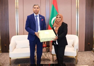 ރައީސް މުއިއްޒަށް، ޔޫނުސްގެ ފަރާތުން އަނބު ހަދިޔާކުރައްވައިފި