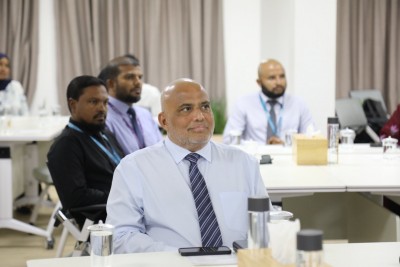 ލޯނުގައި ކިޔަވާ ދަރިވަރުންތަކަކަށް ފައިސާ ނުދެއްކި ކޯހުން ވަކިކޮށްފި، މަޖިލީހުގައި ހައްލަކަށް އެދިއްޖެ