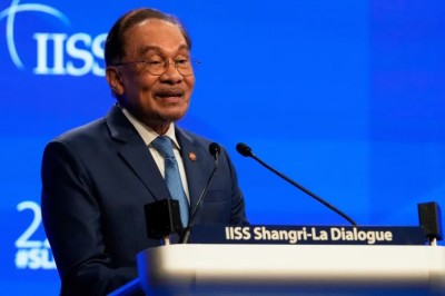 ޚަރަދުތައް ބޮޑުވާތީ މެލޭޝިއާގެ ކޮންމެ މީހަކަށް 100 ރިންގިޓް، ޖުމްލަ 2 ބިލިއަން ބަހާނެ