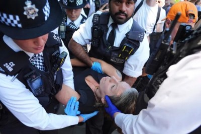 އިނގިރޭސިވިލާތުގައި 'ފަލަސްތީން އެކްޝަން' މަނާކުރުމާ ދެކޮޅަށް މުޒާހަރާކުރި 71 މީހުން ހައްޔަރަށް