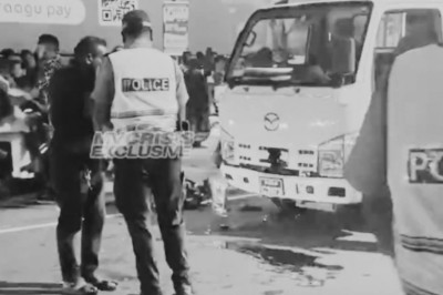 ބާރަށް ދިޔަ ސައިކަލެއް، ކަފިހި ހުރަސް މަތިން ދިޔަ މީހަކާއި ޕިކަޕެއްގައި ޖެހި ނުރައްކާތެރި އެކްސިޑެންޓެއް