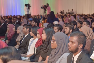 މޮޅު ދަރިވަރުން ދަށް ޔުނިވާސިޓީތަކުގައި ކިޔަވާތީ، މޮޅު ޔުނިވާސިޓީތަކުން ޖާގަ ހޯދަން އެހީވަނީ