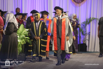 ޝަރުތު ހަމަވި އެންމެންނަށް ސްޓޫޑެންޓް ލޯނު ދޭން ރައީސް އަންގަވައިފި، ޖުމްލަ 806