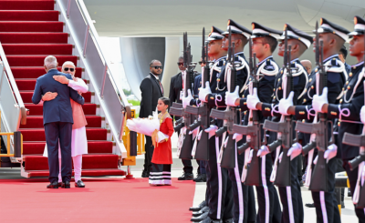 މޯދީ ރާއްޖެ ވަޑައިގެންފި، މަރުހަބާ ވިދާޅުވީ ރައީސް މުއިއްޒު