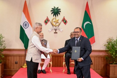 ދާދި އަވަހަށް އިންޑިއާ ފަތުރުވެރިންނަށް ރުޕީސްއިން ޚިދުމަތް ހޯދޭނެ: ޒަމީރު