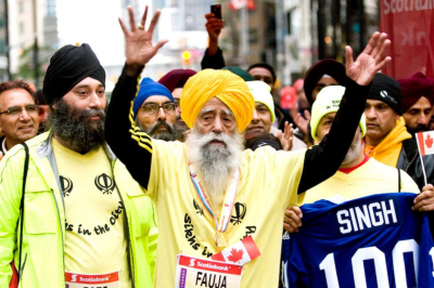 ދުނިޔޭގެ އެންމެ ދުވަސްވީ، މެރަތަން ދުވުންތެރިޔާ ކާރު އެކްސިޑެންޓެއްގައި މަރުވެއްޖެ