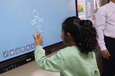 އޯޓިޒަމް ސެންޓަރުގައި ޑިޖިޓަލް ކްލާސްރޫމެއް ހުޅުވައިފި