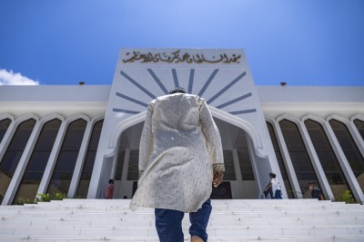 ދީނުގެ ކަންކަން ނޭނގޭ މީހުން ގާތުން އިލްމު ހޯދުމަކީ ގިޔާމާތުގެ އަލާމާތެއް: ޚުތުބާ