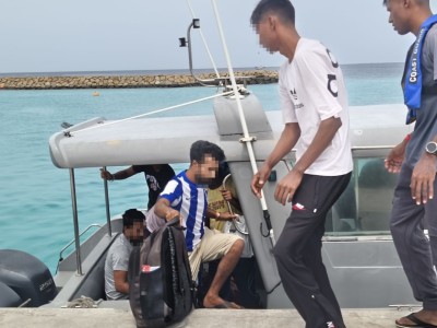 ހާލުގައި ޖެހުނު ބޯޓުން ދަތުރުކުރި ނުވަ ކުޑަކުދިންނާއި 16 މީހުން ނައިފަރަށް ގެންގޮސްފި