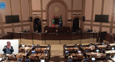 މަޖިލީހުގެ ޖަލްސާ ފެށިތަނާ އެ ދިޔައީ ކަރަންޓް!