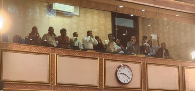 އަނގަމަތީ އަތްއަޅައިގެން ނޫސްވެރިން މަޖިލީހުގައި އިހުތިޖާޖުގައި