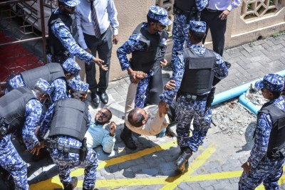 އަގެއް ނެތް ބައެކޭ ވިދާޅުވުމުން ޕީއެންސީ މެންބަރުން ޔާމީނަށް ހަނދާންކޮށްދިނީ ފާރުމަތިން 'އެއްލާލިކަން'