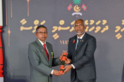 ކުރީގެ އަތޮޅުވެރިޔާ، އުތީމު އާދަމްބެއަށް ޝަރަފުގެ އިއްޒަތް އަރުވައިފި