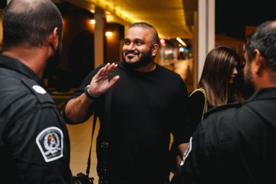 ހުކުމާ އެއްގޮތަށް އަދީބު އެއް މިލިއަން ރުފިޔާ ނުދައްކައިގެން ކޯޓަށް