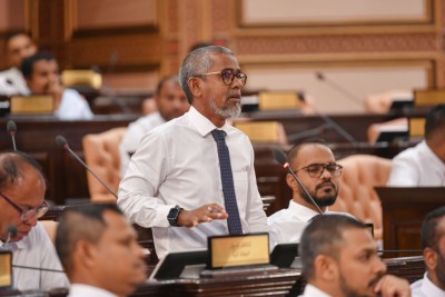 ކޮންޓްރޯލް ކުރަން އުޅުމުން ވަގު ސިނގިރޭޓް އިތުރުވި ގޮތަށް ދެން އިތުރުވާނީ ކުރުސީ: ފިއްޓޭ