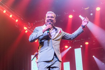 އެކި ގައުމުތަކުގެ މަޝްހޫރު ފަންނާނުން ހިމެނޭ 'ބިޔޯންޑް މިއުޒިކް'އާ އަދުހަމް ގުޅިއްޖެ