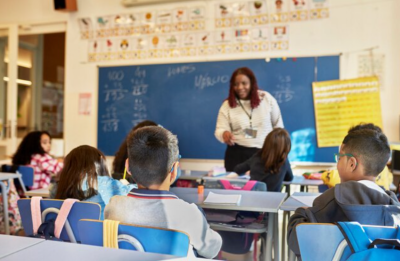 ކިޔަވައިދޭ މީހާއަށް އިޙްތިރާމާއި ޤަދަރު ދޭންވާނެ